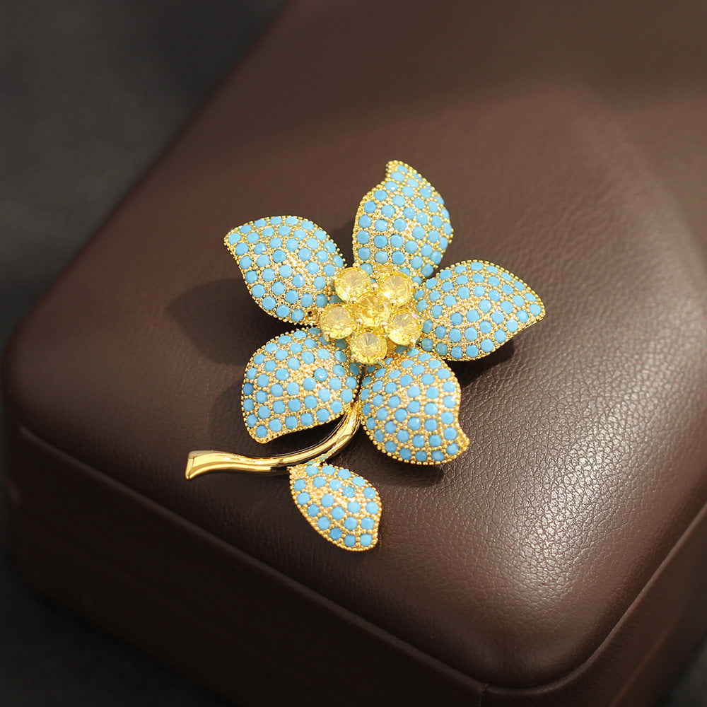 Dainty blue stone cubic zirconia brooch pin for women, fashionable women fashion jewelry, classic coat brooch, perfect anniversary gift for her and bridal wedding jewelry.