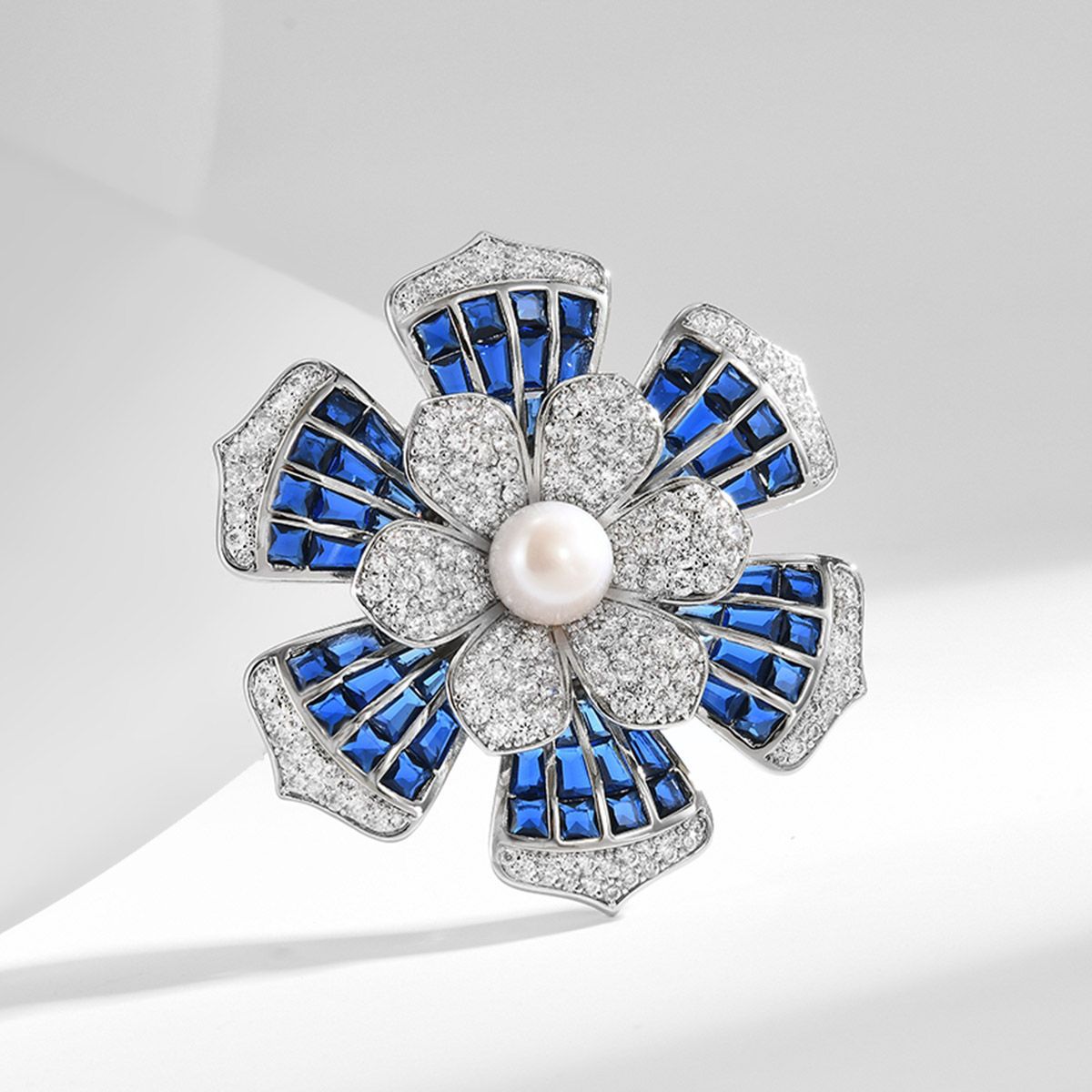Floral Motif Brooch XXB010