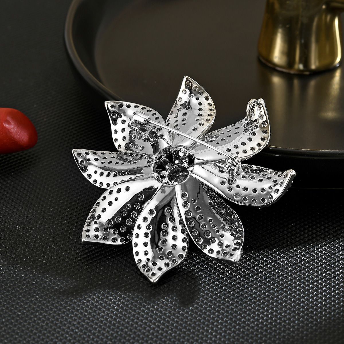 Vintage Flower Brooch Pin for Women XXB015